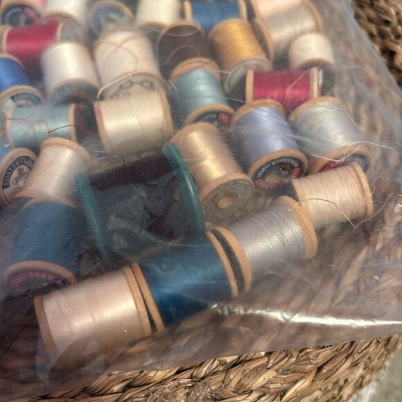 Vintage Assorted Sewing Thread Spools (some wooden spools) - Great Condition - Picture 7 of 10
